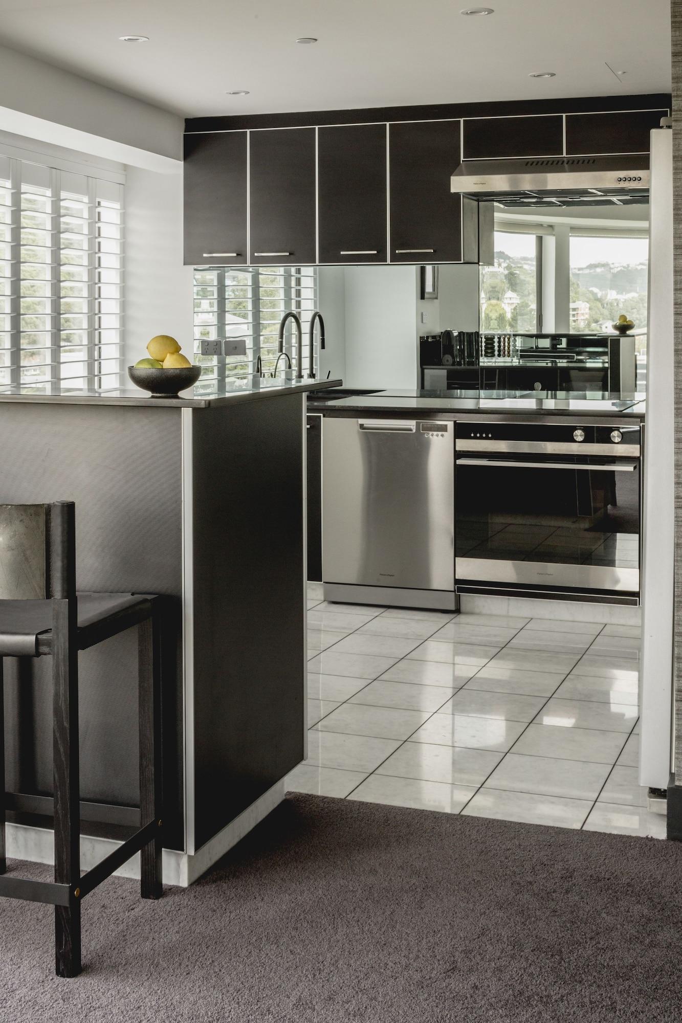 โบลตันโฮเต็ล Hotel เวลลิงตัน ภายนอก รูปภาพ A kitchen with a granite floor