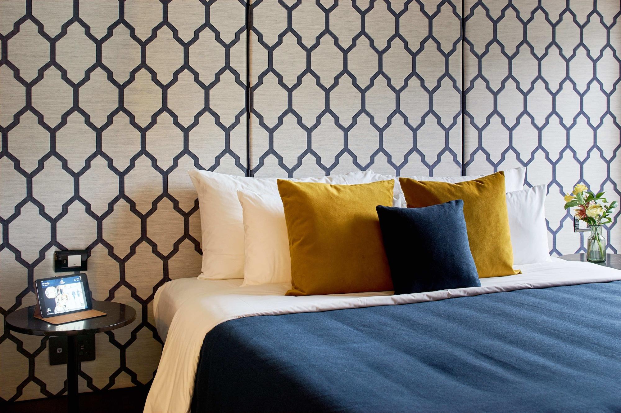 โบลตันโฮเต็ล Hotel เวลลิงตัน ภายนอก รูปภาพ A bed with cushions