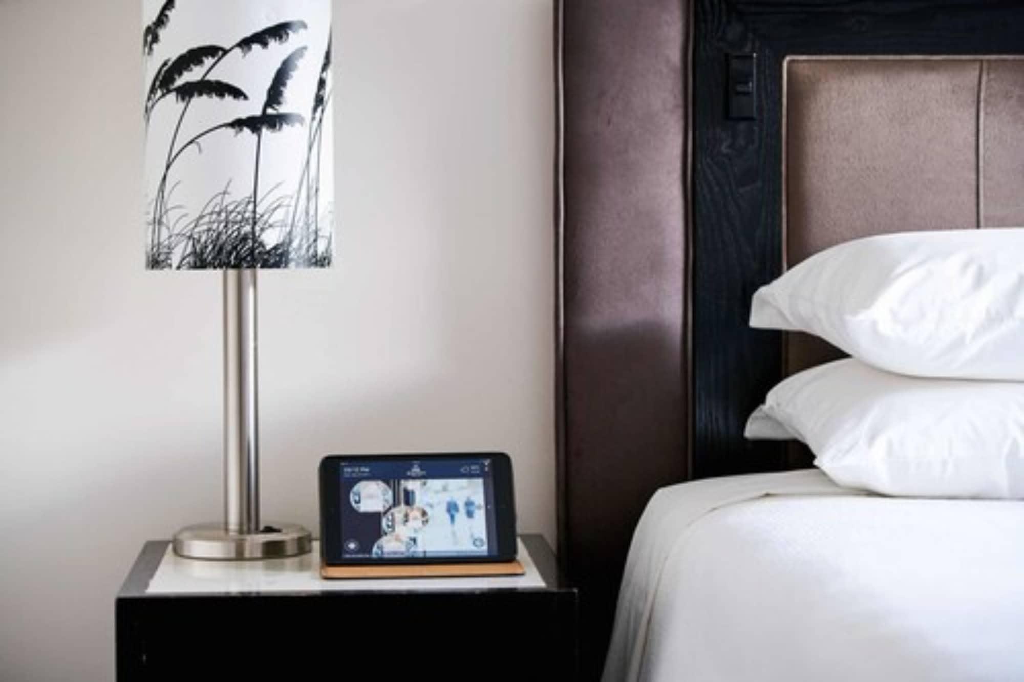 โบลตันโฮเต็ล Hotel เวลลิงตัน ภายนอก รูปภาพ The iPad is used in the rooms of the Mandarin Oriental, Munich
